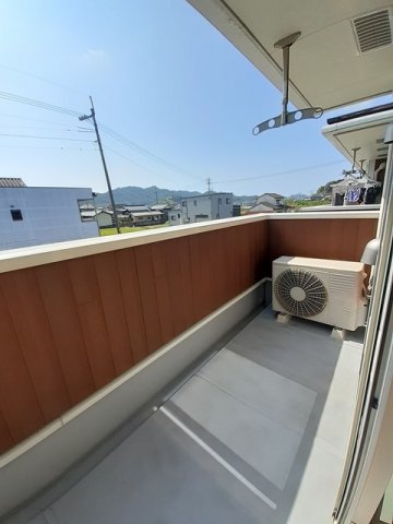 バルコニー　開放的で明るい空間を演出してくれるバルコニーです
