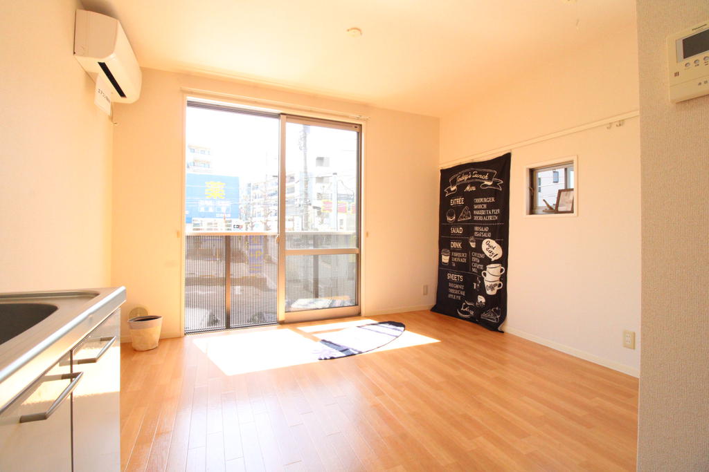 居室・リビング　2面採光で天井高の大きなクローゼットがあります！！