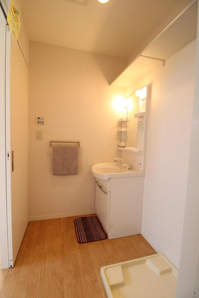洗面設備　独立洗面所があり、シャワー付洗面台完備！！