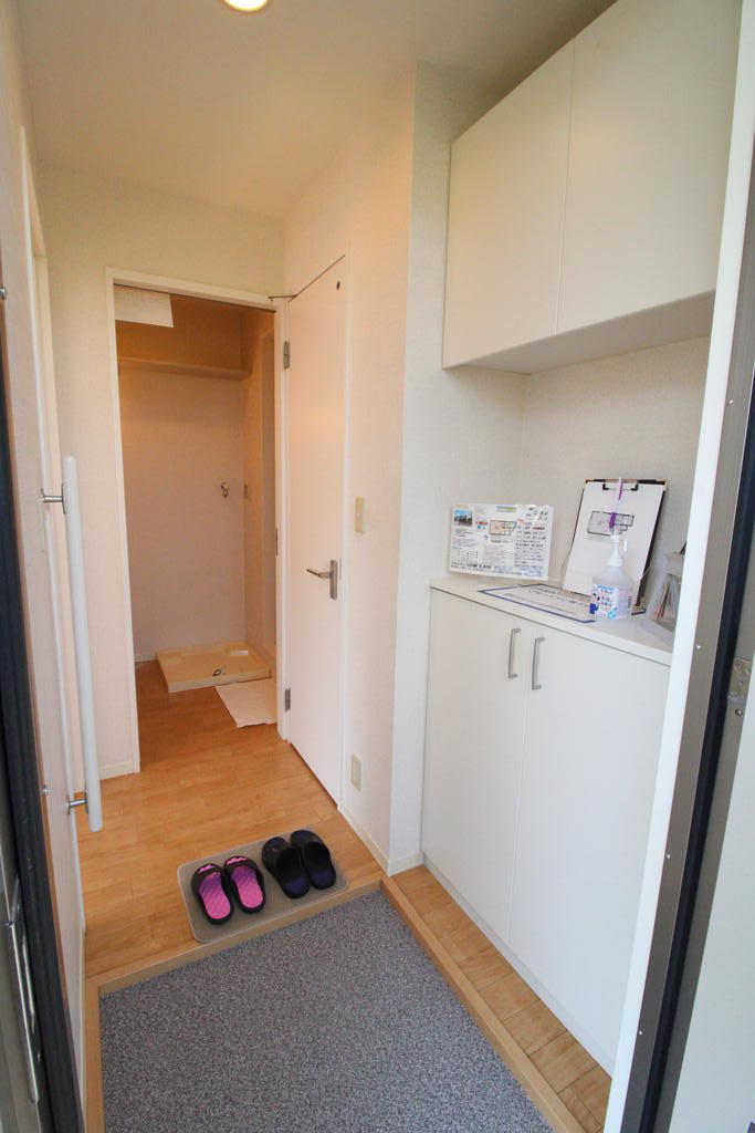 玄関　玄関ホールがあり、シューズボックスも完備！！