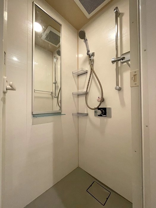 バス・シャワールーム　※写真は同間取り別部屋。部屋の色味は異なります。