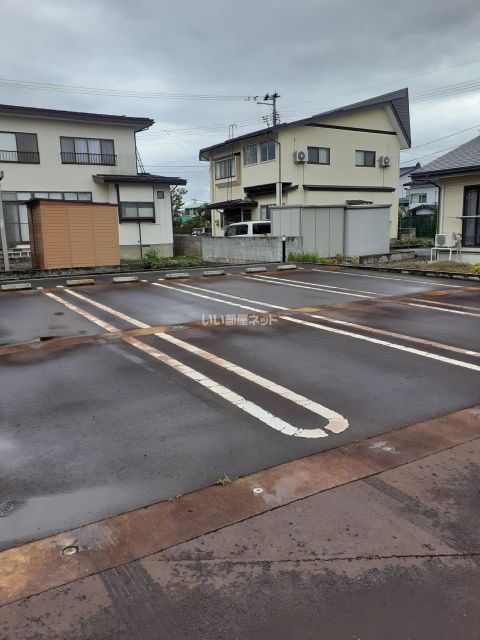 【ビラシャルマンＳの駐車場】