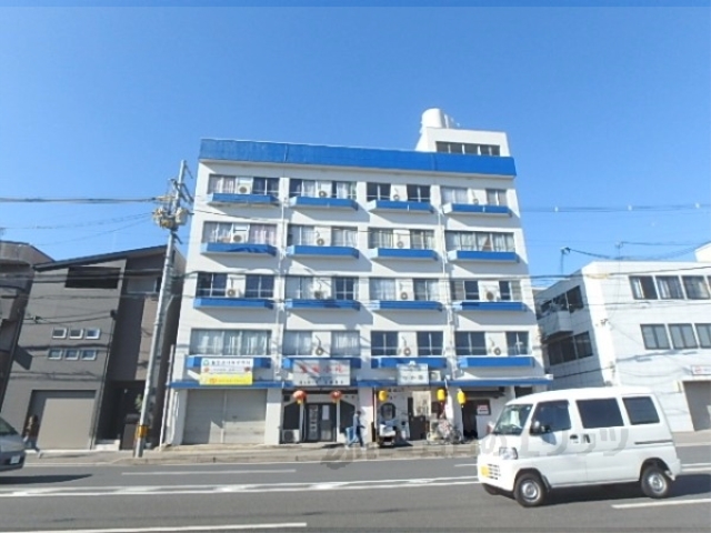 京都市伏見区深草下川原町のマンションの建物外観