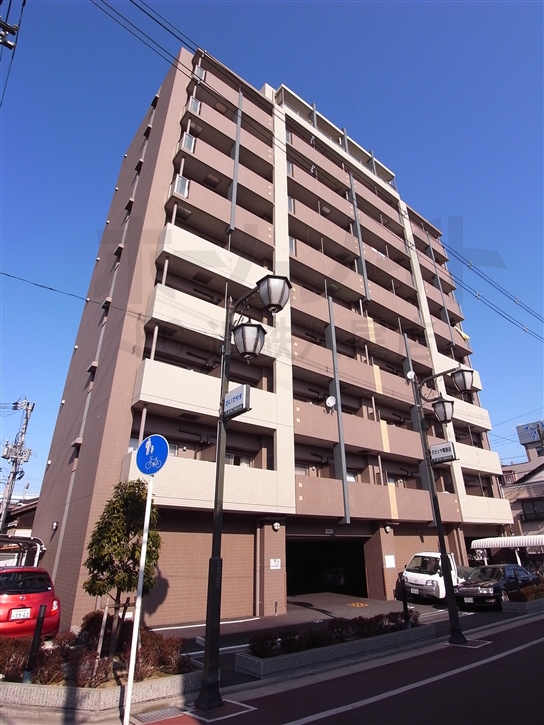 【八尾市末広町のマンションのエントランス】