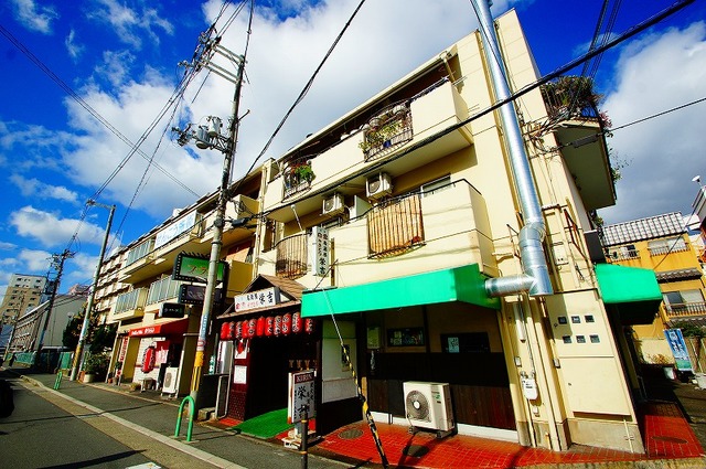 第二華岡マンションの建物外観