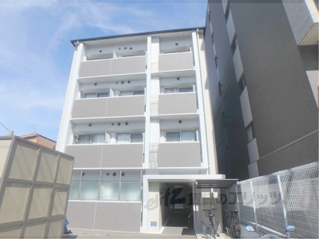 京都市右京区西院矢掛町のマンションの建物外観