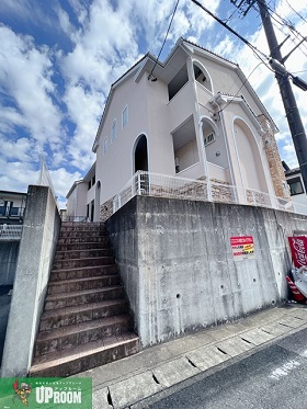 小牧市小牧のアパートの建物外観