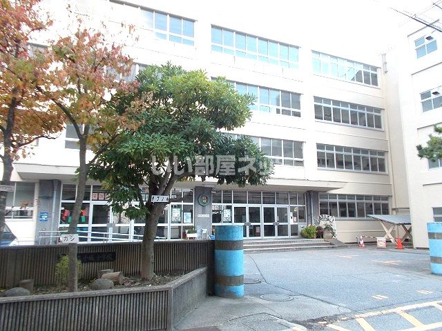 【金沢市小坂町のアパートの小学校】