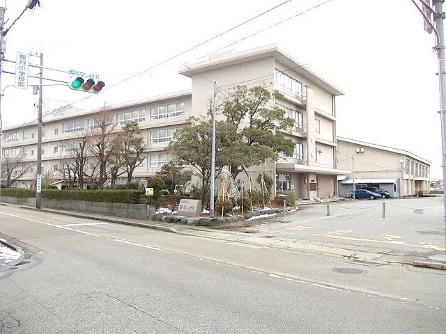 【金沢市鞍月東のアパートの小学校】