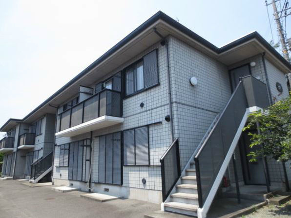 小田原市羽根尾のアパートの建物外観