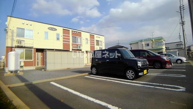 【弘前市大字取上のアパートの駐車場】