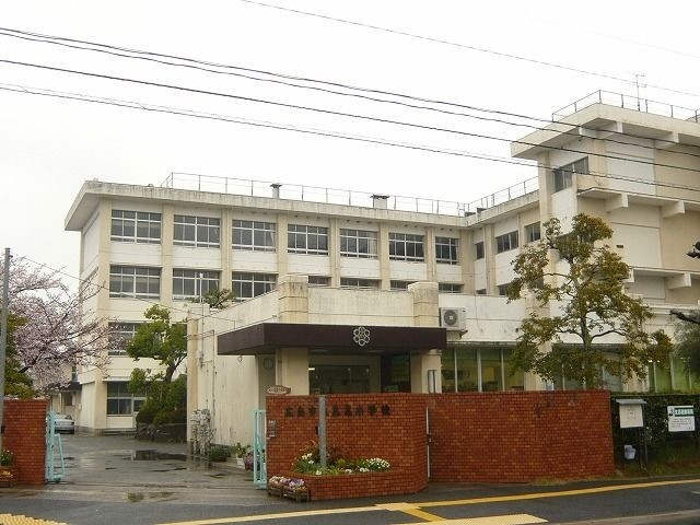 【広島市安佐北区真亀のマンションの小学校】