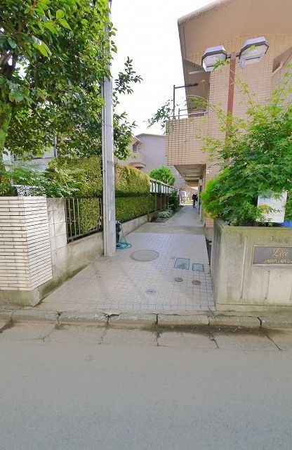 【ふじみ野市上福岡のマンションのエントランス】