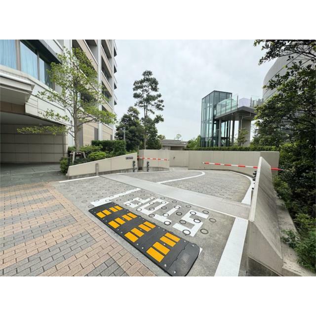 【ＳＫＹＺ　ＴＯＷＥＲ＆ＧＡＲＤＥＮの駐車場】