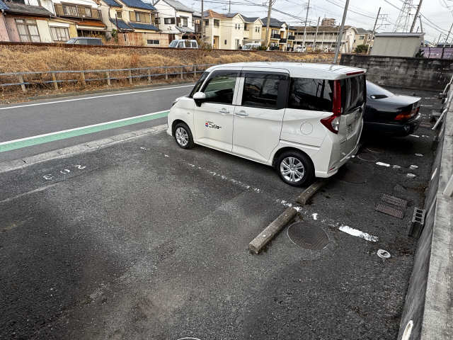 【セジュールソネットの駐車場】