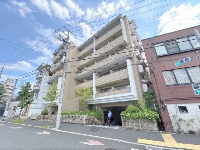 【京都市左京区浄土寺西田町のマンションの建物外観】