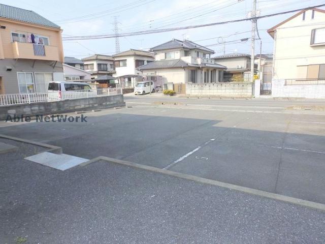 【古河市緑町のアパートの駐車場】