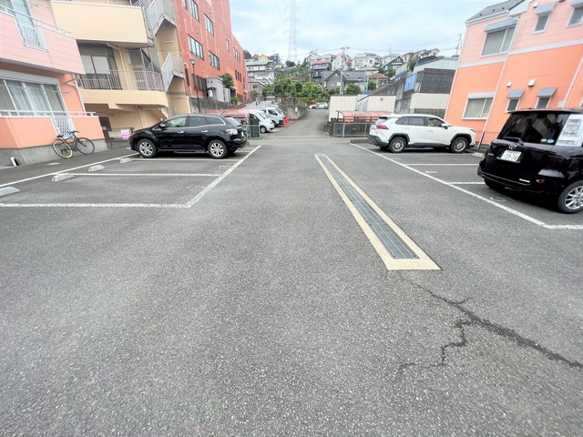 【町田市成瀬のアパートの駐車場】