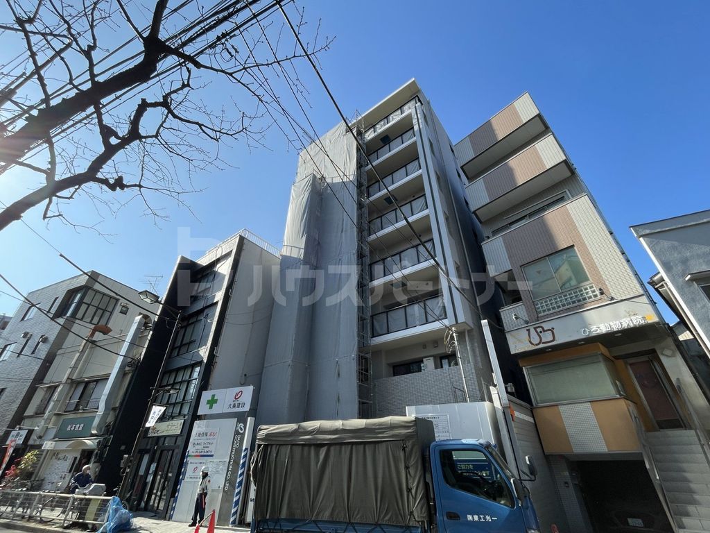 【LiveCasa日暮里EASTの建物外観】