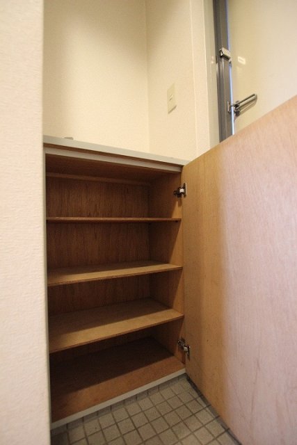 玄関　同物件別号室