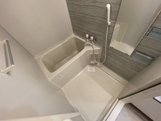 バス・シャワールーム　落ち着いた空間のお風呂です