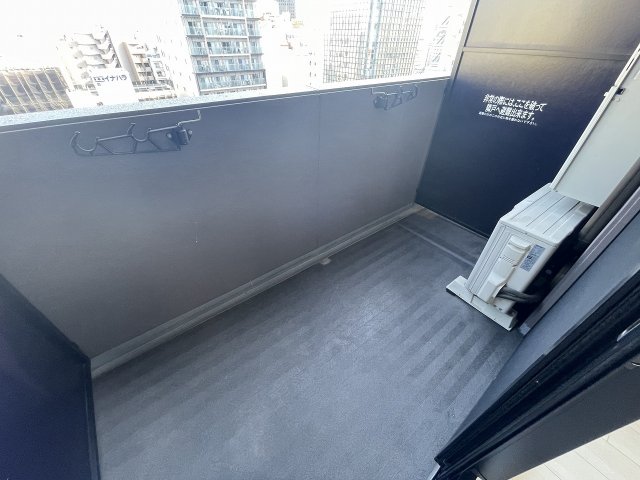 バルコニー　暖かな日差しのふりそそぐバルコニー