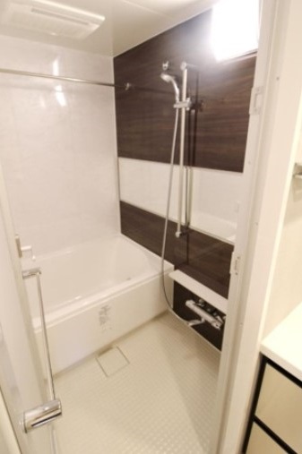 バス・シャワールーム　コンパクトで使いやすいお風呂です