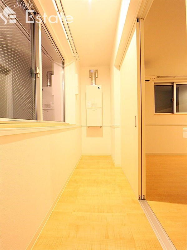 バルコニー　サンルーム　室内干し設備