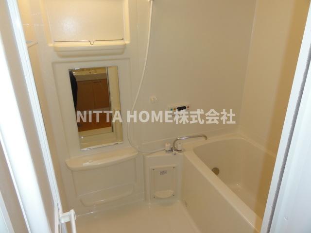 バス・シャワールーム　追い焚きや浴室乾燥などの機能が付いています＊