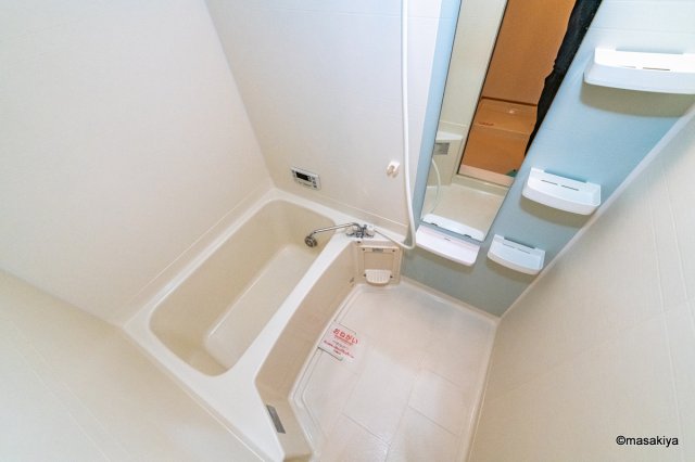 バス・シャワールーム　お風呂　追い焚き・浴室乾燥機付きです。