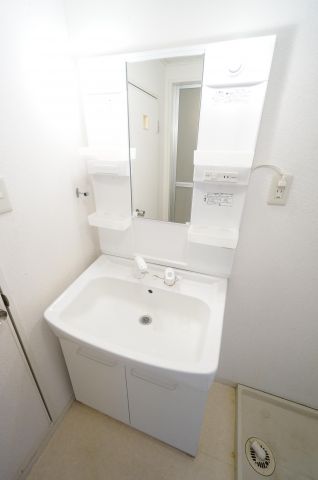 洗面設備　※同物件・同タイプの写真です。