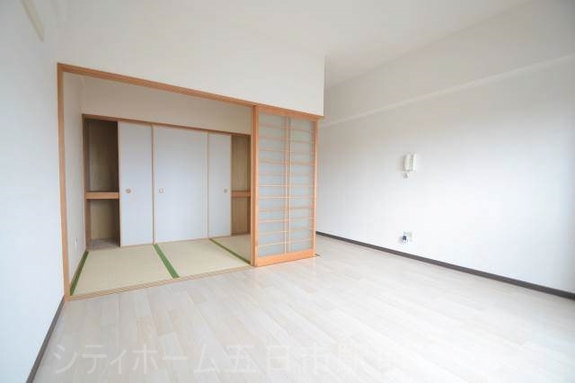 居室・リビング　3帖の和室は洋室に変更済み