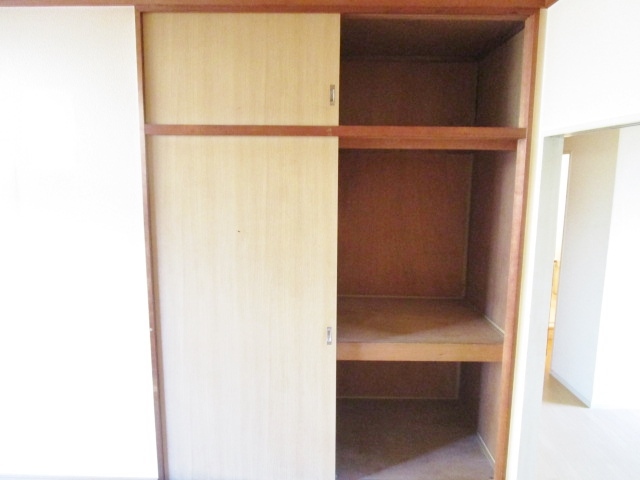 収納　クリーニング前