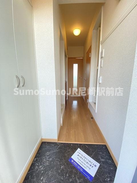 玄関　収納もある玄関です