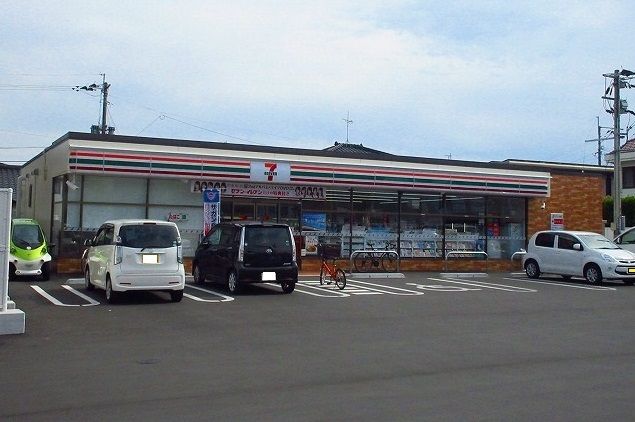 コンビニ　セブンイレブン（コンビニ）まで400m