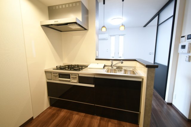 キッチン　コンパクトなキッチンで掃除もラクラク