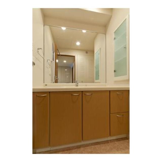 洗面設備　※写真は同タイプ住戸です。