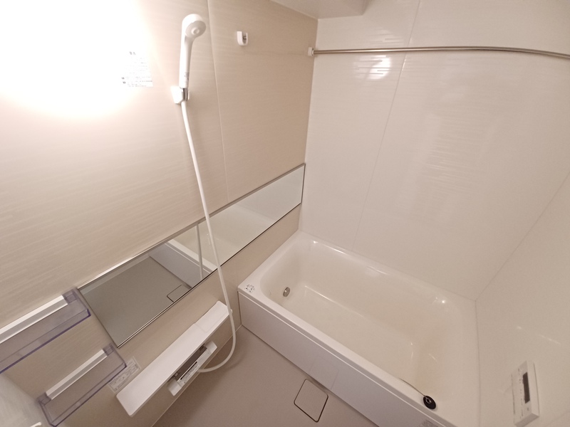 バス・シャワールーム　雨の日でも安心の浴室乾燥機付きです♪