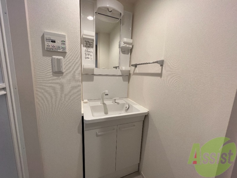 洗面設備　独立洗面台があるので、身支度はここでばっちりですね。