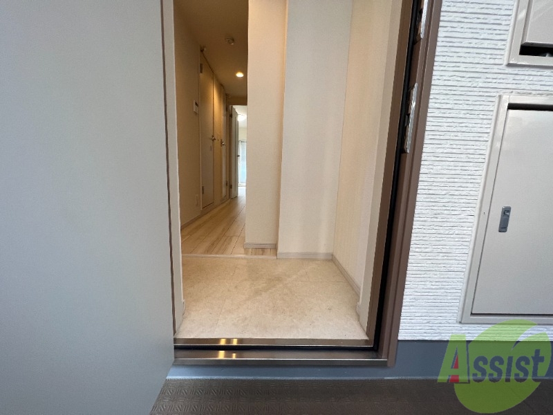 玄関　玄関からの様子です。明るい印象ですね。気分もあがりそう。