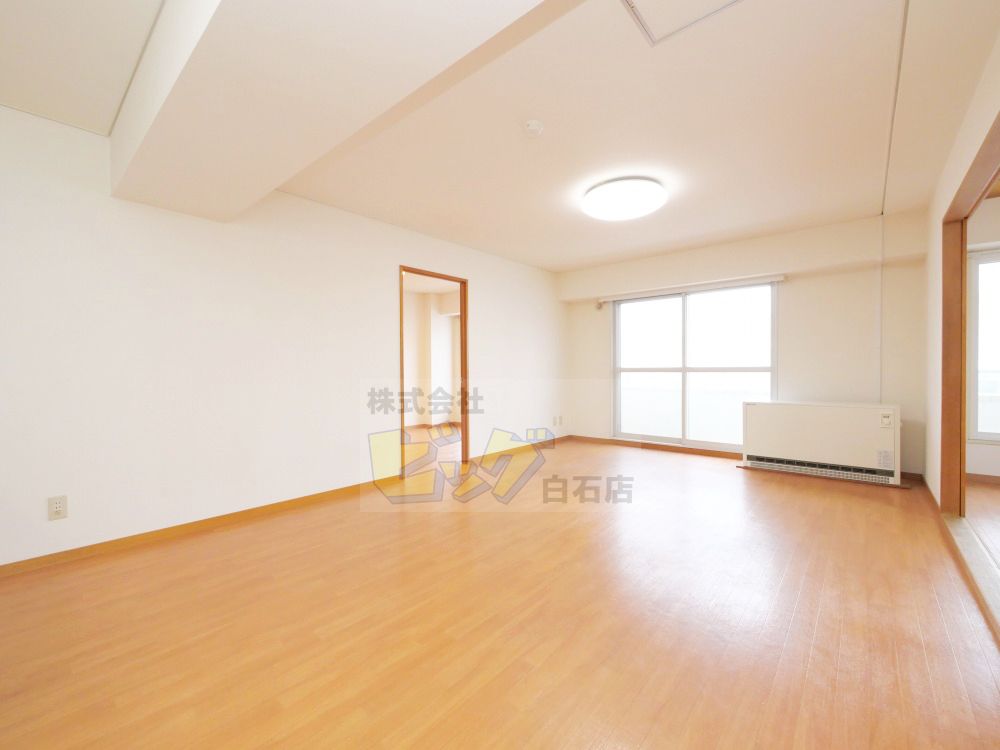 居室・リビング　使いやすい広々としたリビングです♪