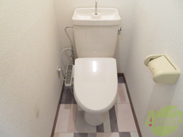トイレ　温水便座付きお手洗いなのでいつでも快適ですよ。
