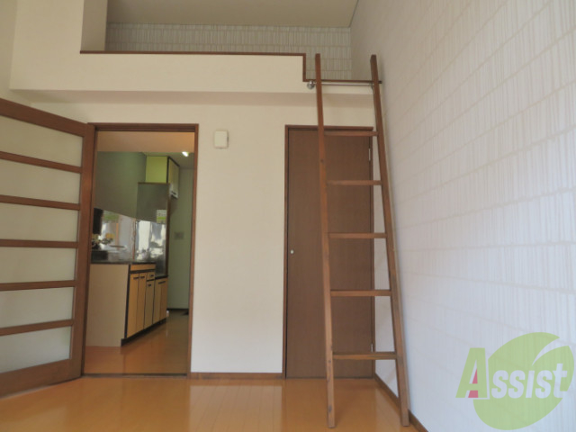 収納　ロフト付の洋室です。収納にもなりますので、便利です。