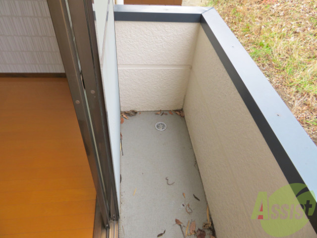 バルコニー　バルコニーはお布団も干せる広さで快適ですよね。