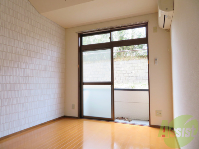 居室・リビング　陽の光が差し込む明るいお部屋は気持がいいですね。