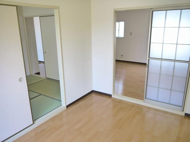 居室・リビング　個人の部屋や寝室として使える洋室です