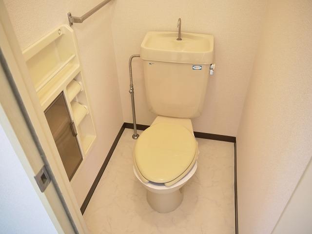 トイレ　清潔感のあるトイレです
