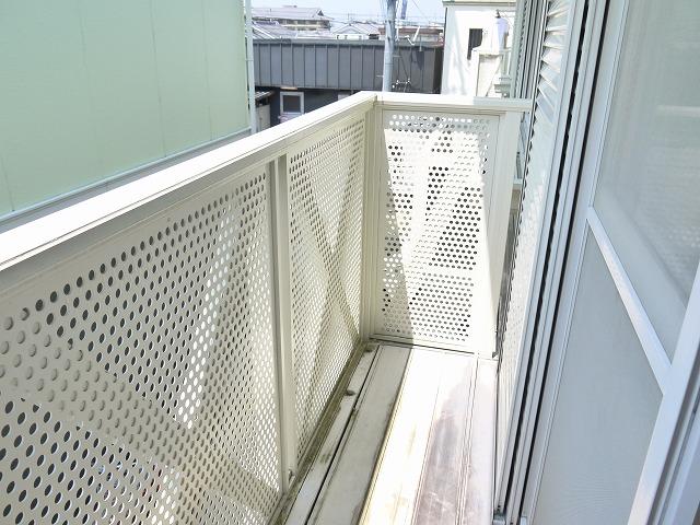 バルコニー　開放的で明るい空間を演出してくれるバルコニーです