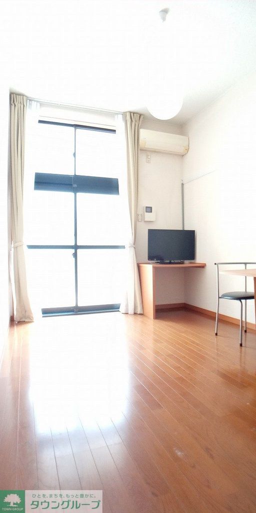 居室・リビング　1Fはフローリング、2Fは絨毯になります。