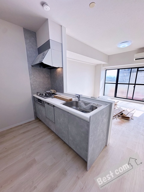 キッチン　リフォーム中　同一間取り　別号室の写真です